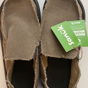 MEN'S SANUK SHOES BROWN...SIZE 8...NEW WITH TAGS
